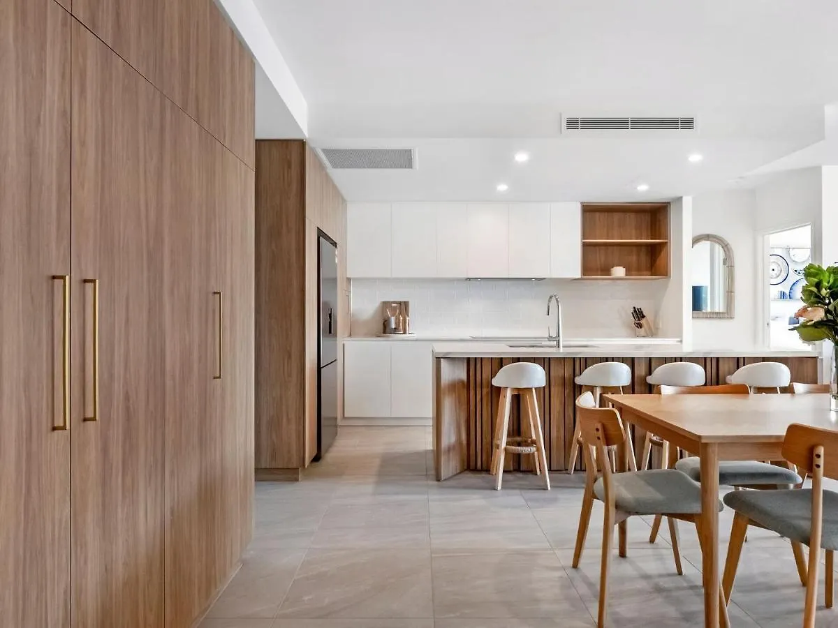 Luxury Central Palm Beach Apartment With Rooftop Pool - Gchm Gold Coast