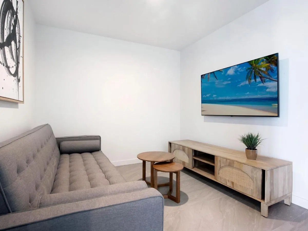 Luxury Central Palm Beach Apartment With Rooftop Pool - Gchm Gold Coast