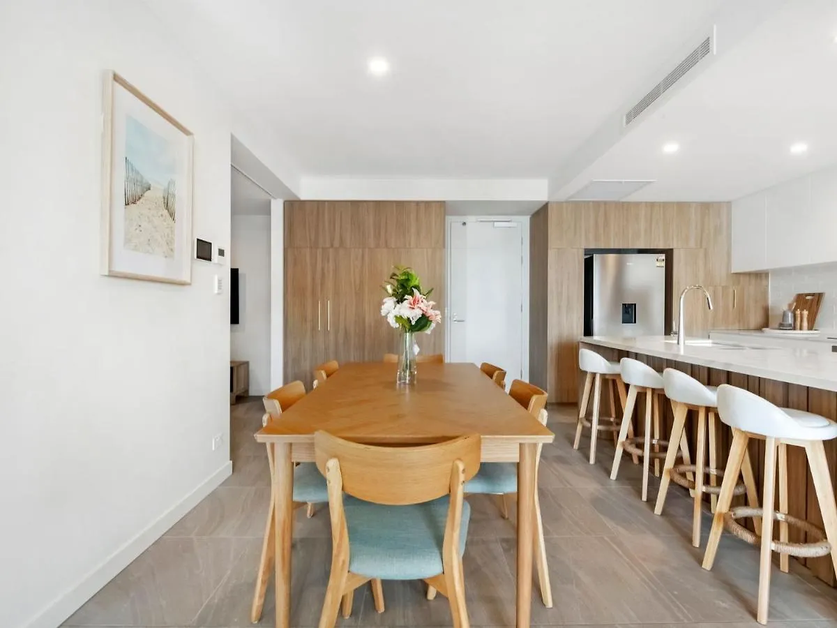 Luxury Central Palm Beach Apartment With Rooftop Pool - Gchm Gold Coast Australia