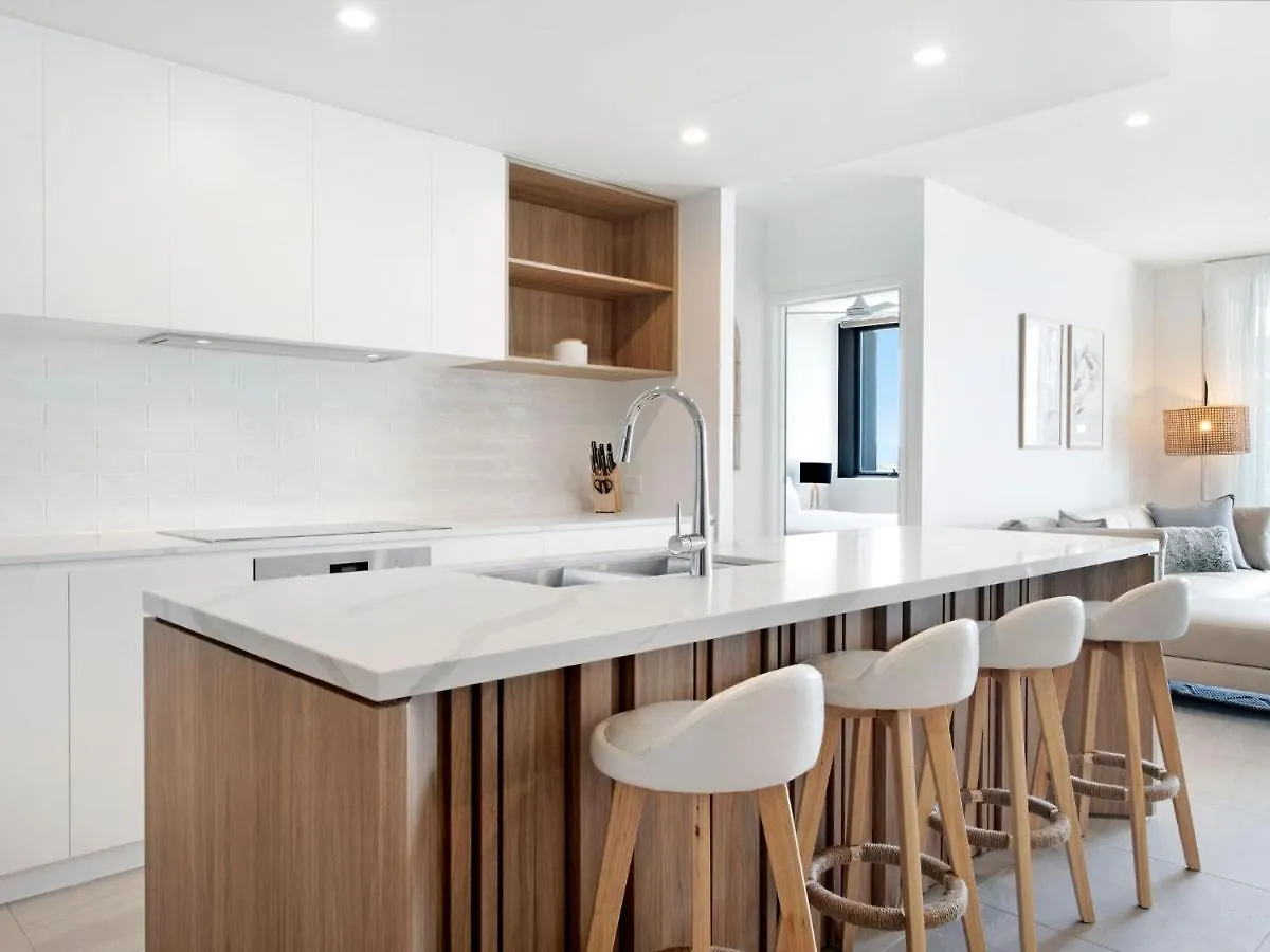 Luxury Central Palm Beach Apartment With Rooftop Pool - Gchm Gold Coast Australia