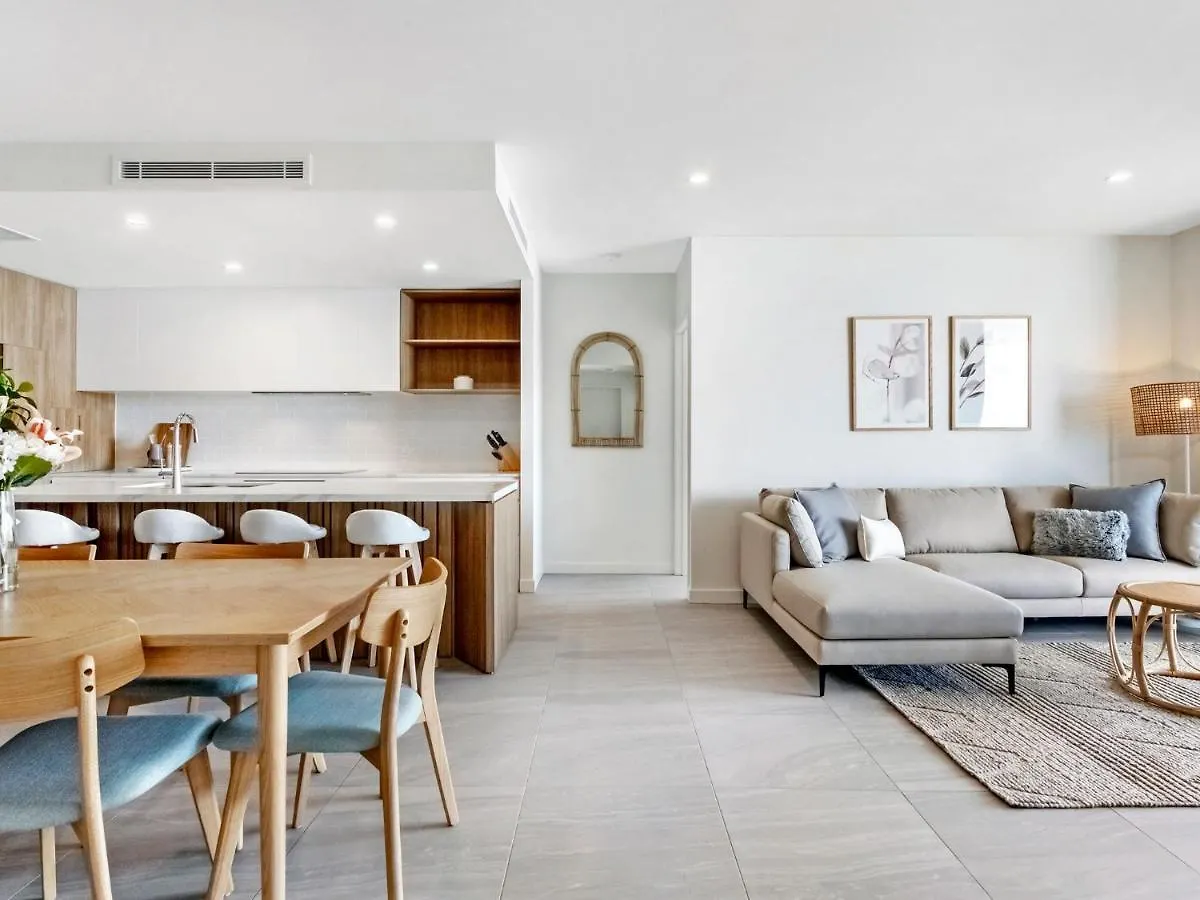 Luxury Central Palm Beach Apartment With Rooftop Pool - Gchm Gold Coast