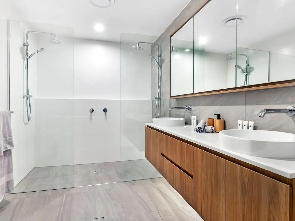 Luxury Central Palm Beach Apartment With Rooftop Pool - Gchm Gold Coast