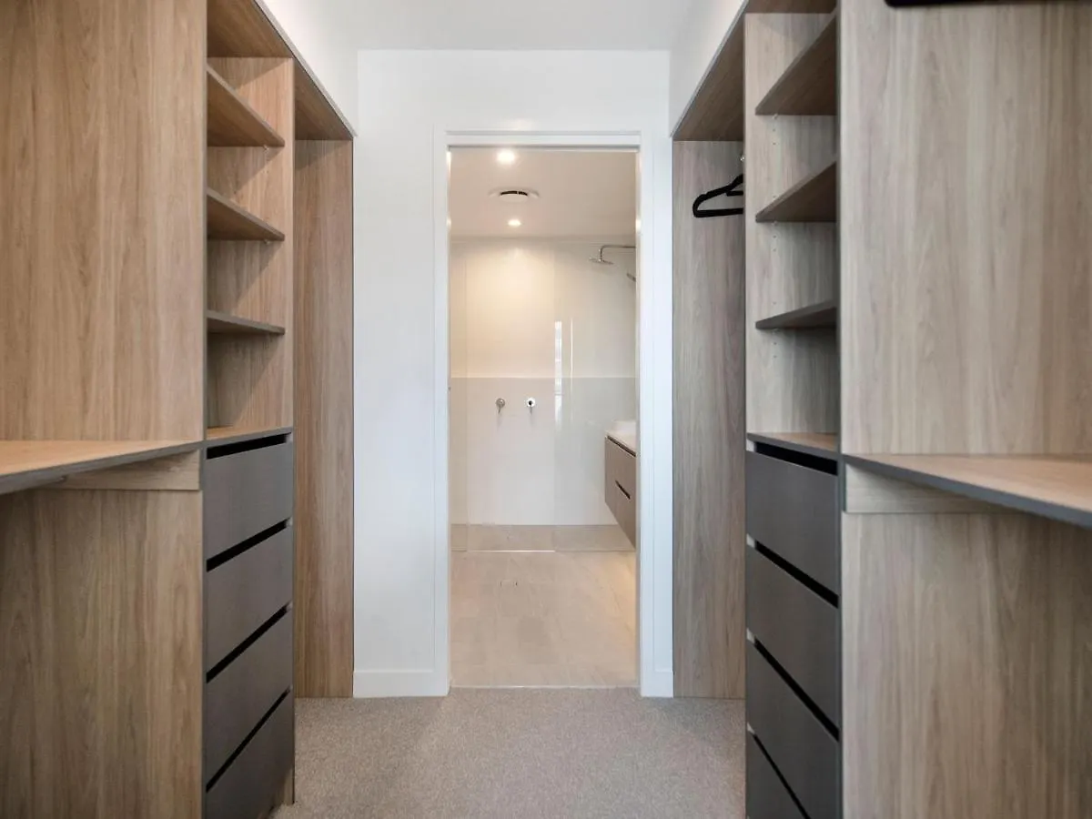 Luxury Central Palm Beach Apartment With Rooftop Pool - Gchm Gold Coast Australia